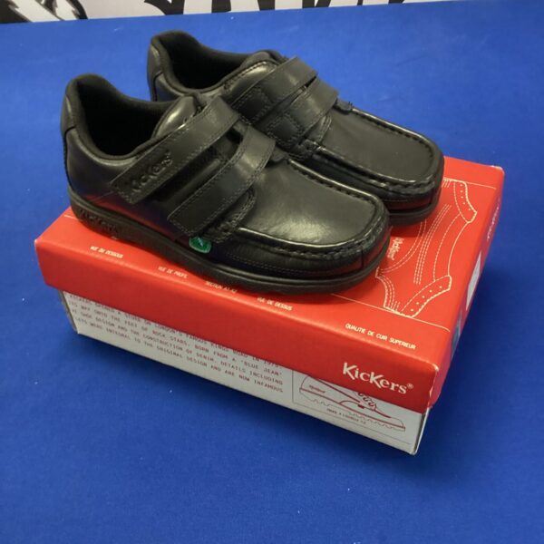 New size 33 leather Kicker shoes, classic footwear.