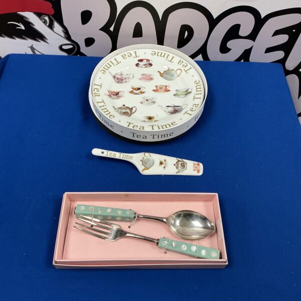 Elegant Leonardo Collection cake stand set with slice and server.