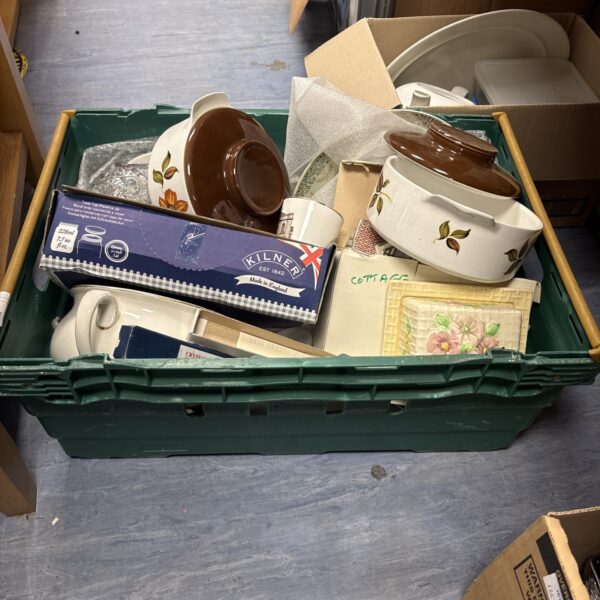 Mixed lot of vintage china and crockery with Wade pieces.