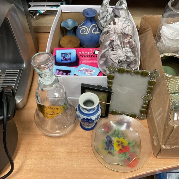 Mixed lot of vintage china and glassware with blue and white designs.