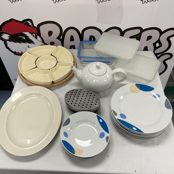 Mixed china lot with teapot, plate and lazy susan.