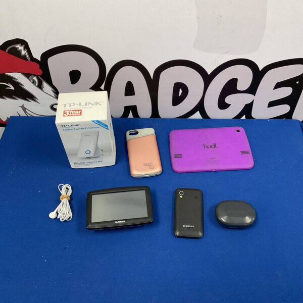 Mixed electronics lot including TP-Link, Hudl, TomTom and earphones.
