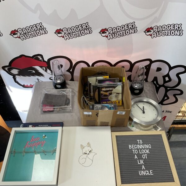 Mixed lot of vintage clock and water speakers for collectors.