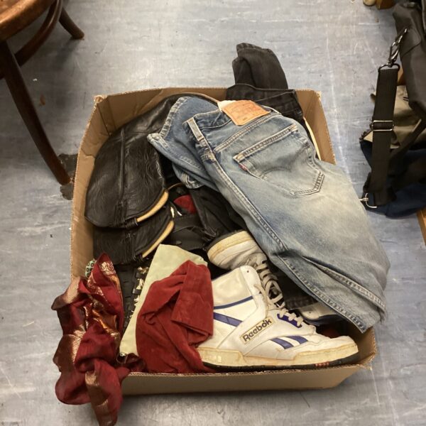 Mixed lot of vintage clothing and footwear including Reebok trainers.