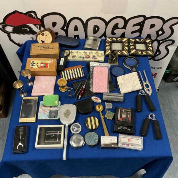 Mixed lot of vintage collectibles and chess pieces.