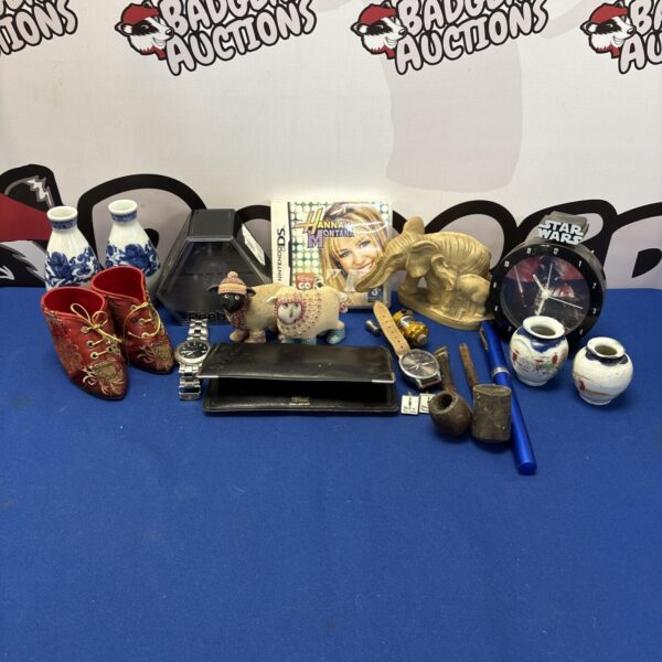 Mixed lot of vintage collectibles including a DS game and watches.