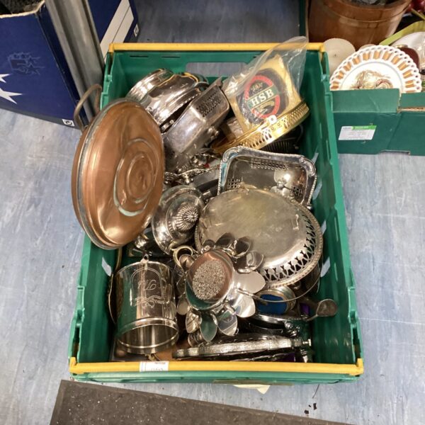 Crate filled with a large lot of mixed vintage metalware items.