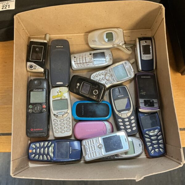 Mixed lot of vintage mobile phones including Nokia and Samsung.