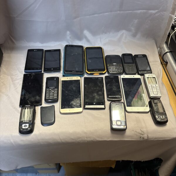 Mixed lot of vintage mobile phones for collectors and enthusiasts.