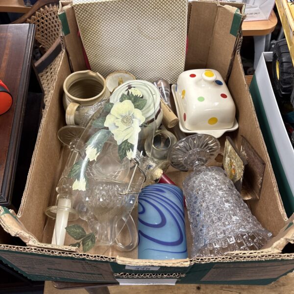 Mixed lot of studio pottery and glassware on display.