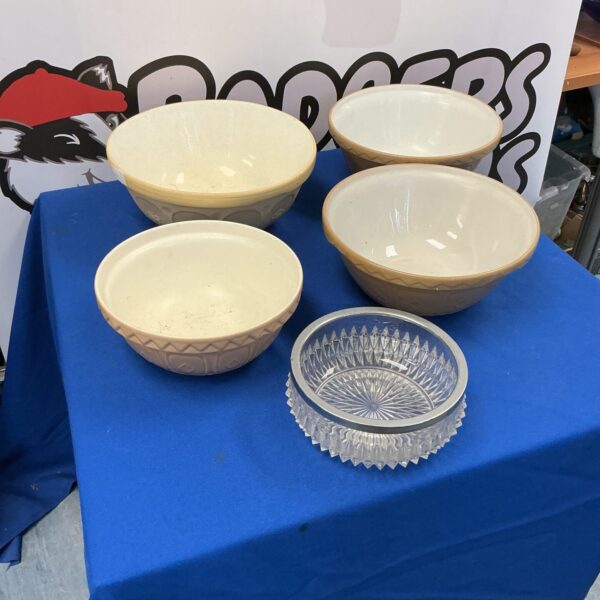 Vintage Mason Green mixing bowl set for kitchen use.