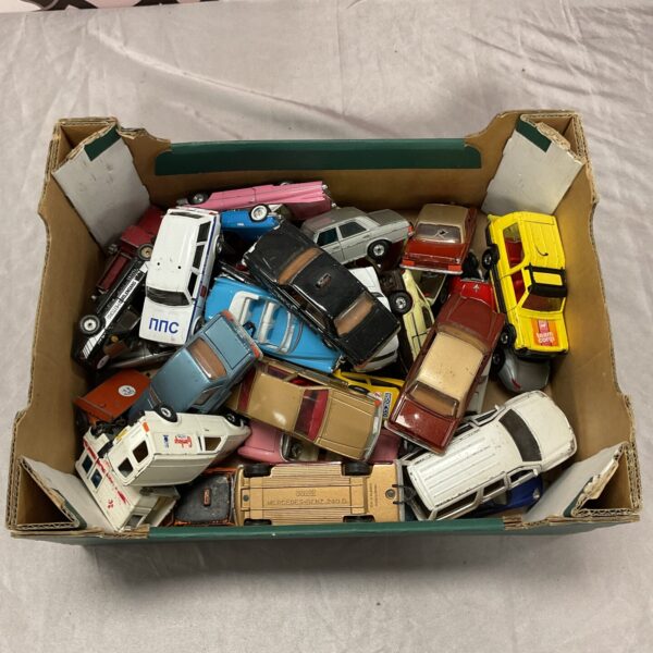Overview of a diverse lot of model toy cars for collectors.