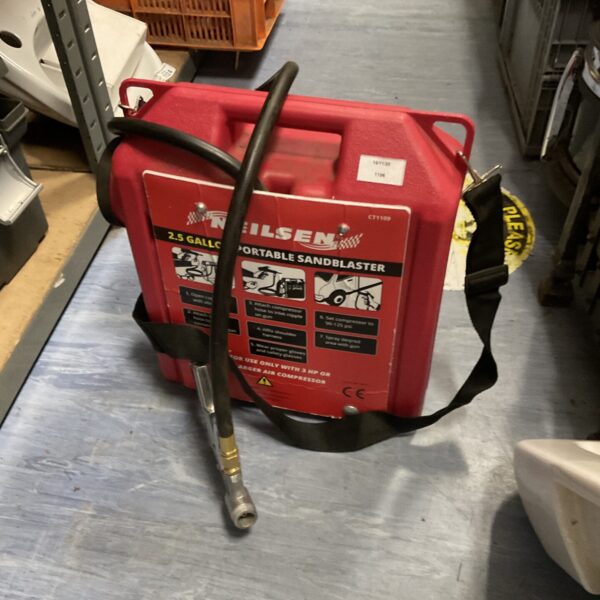 Nielsen 2.5 gallon portable sandblaster for abrasive blasting.