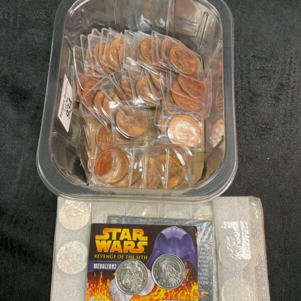 Mixed lot of vintage pennies and Star Wars coins for collectors.