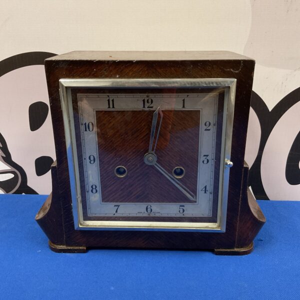 Vintage Perivale art deco mantle clock with oak case.