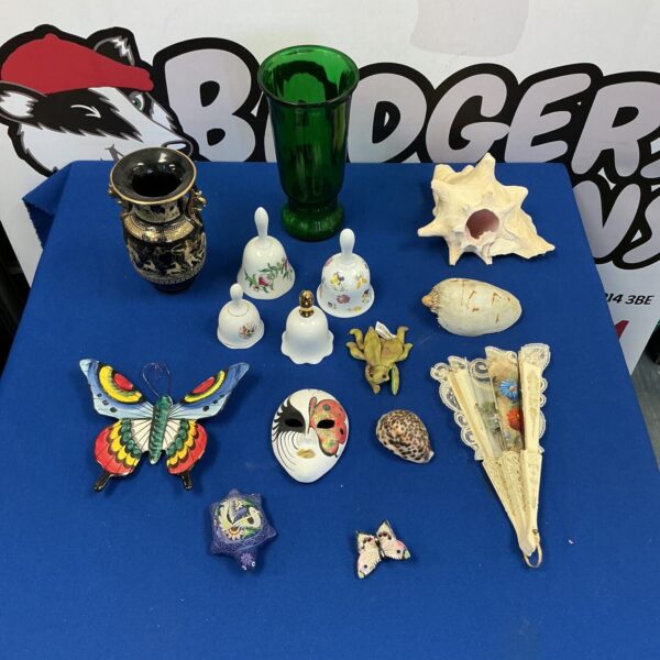 Mixed lot including a delicate porcelain butterfly display piece.