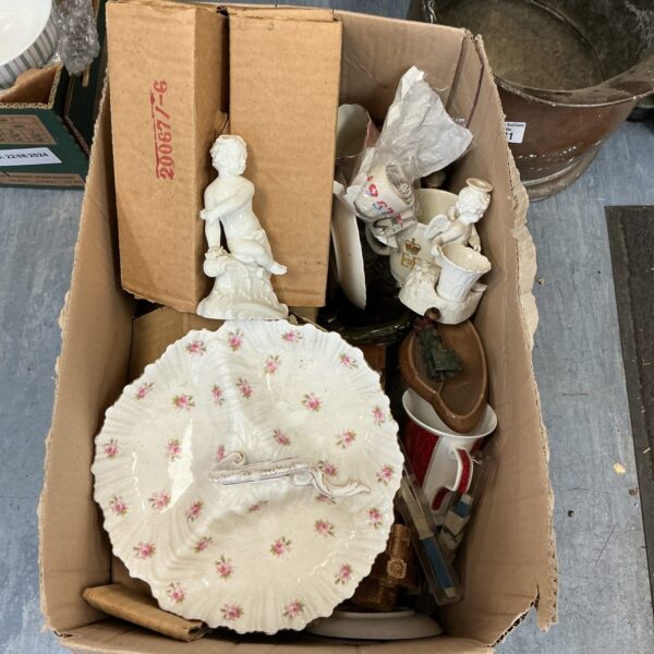 Mixed lot of vintage porcelain and glassware collectibles.