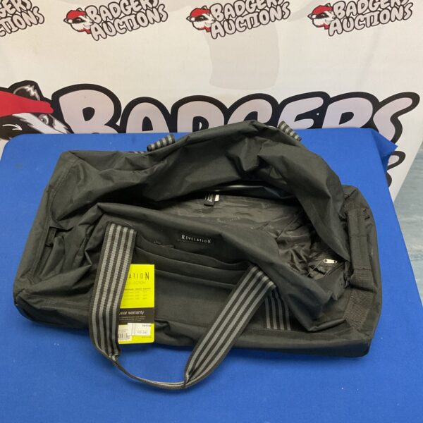 Front view of Revelation Daytona padded holdall with padlock.