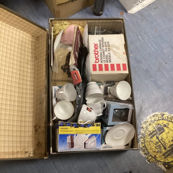 Mixed lot of vintage Rover ceramic tea cups.