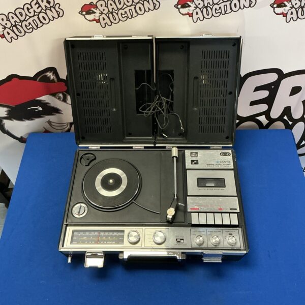 Vintage Sanyo Stereo Music Center record player radio cassette