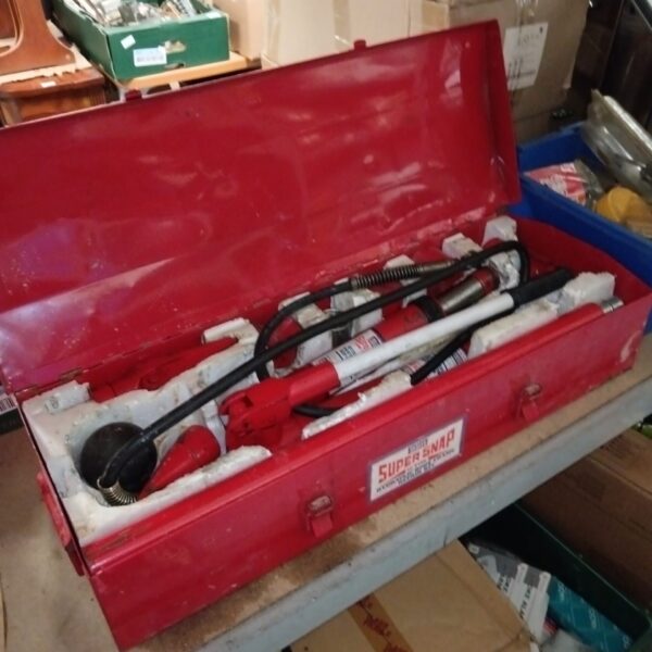 Open Sealey Super Snap hydraulic kit showing ram and hoses.