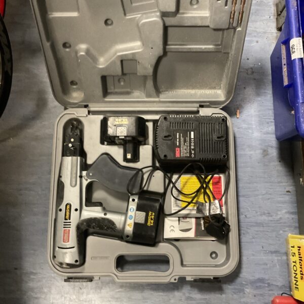 Senco Duraspin screwing system in open carry case.