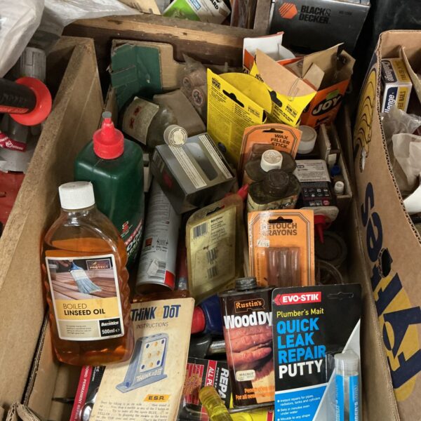 Mixed lot of shed clearance items including linseed oil and sealant.