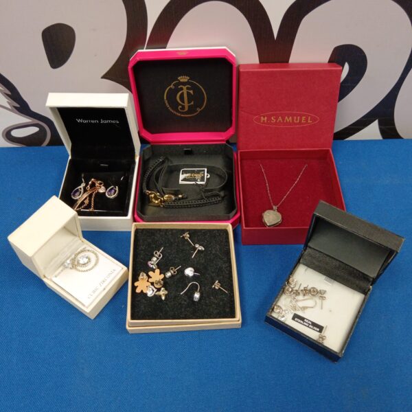 Silver jewellery lot featuring pendant, earrings, and ring in presentation boxes.