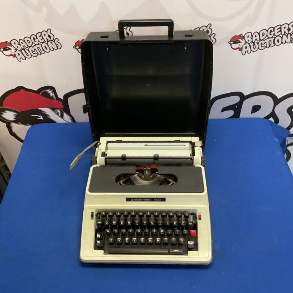 Vintage Silver Reed 500 typewriter in good condition.