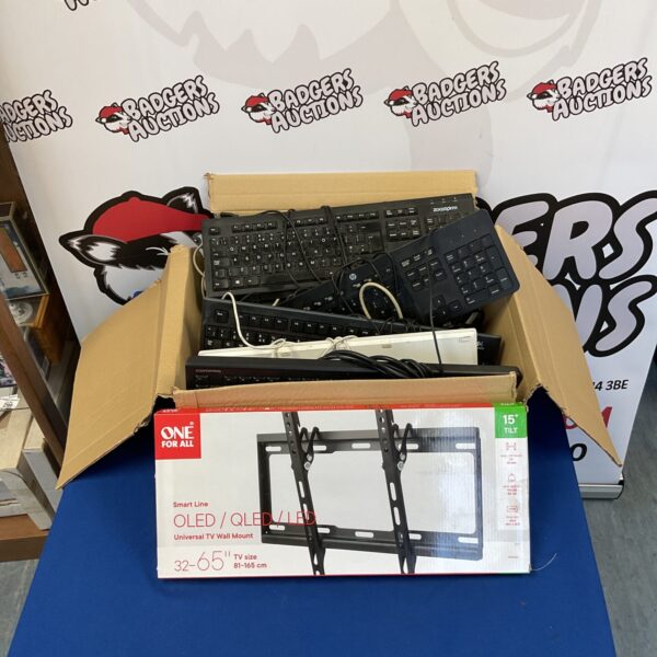 Universal TV wall mount for 32-65 inch screens, Smart Line brand.