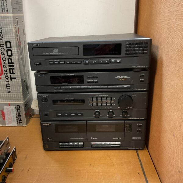Vintage Sony Hi-Fi system LBT-D105 stereo components.
