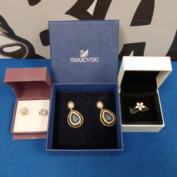 Silver-toned Swarovski, Pandora and F Hinds jewellery lot.