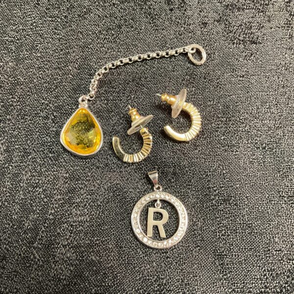 Swarovski jewellery set with yellow crystal pendant and letter R.