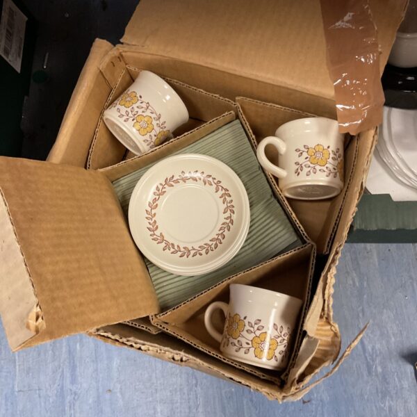Vintage Biltons teaset presented in its original box.