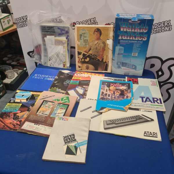 Vintage lot of computing manuals including Atari and Commodore guides.
