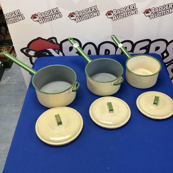Vintage Judge Ware enamel cooking pots, a collectible kitchen set.