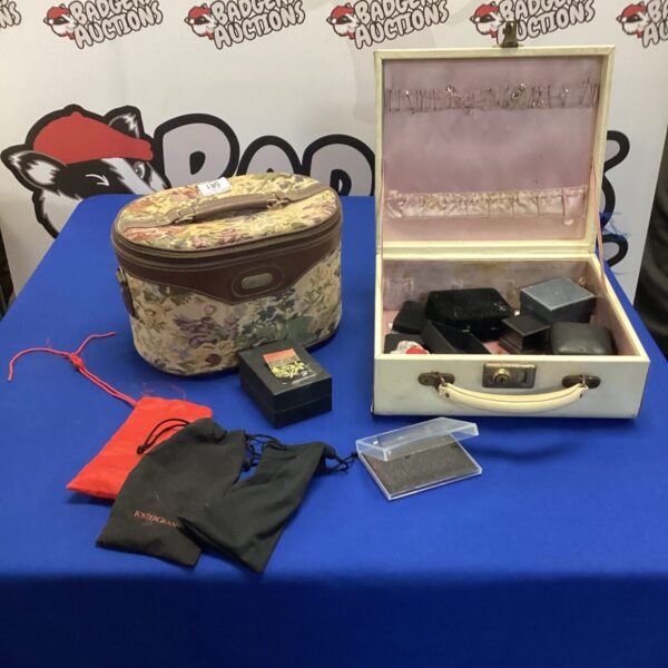 Vintage floral jewellery boxes, nested set for storage.