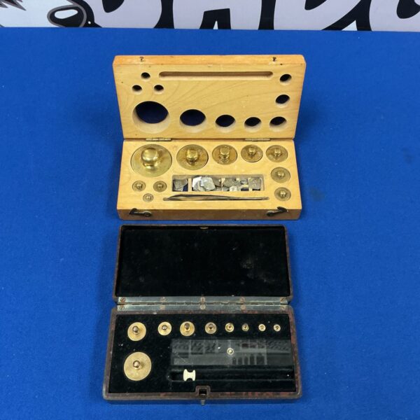 Vintage jewellers weights by Baird and Tatlock in wooden box.