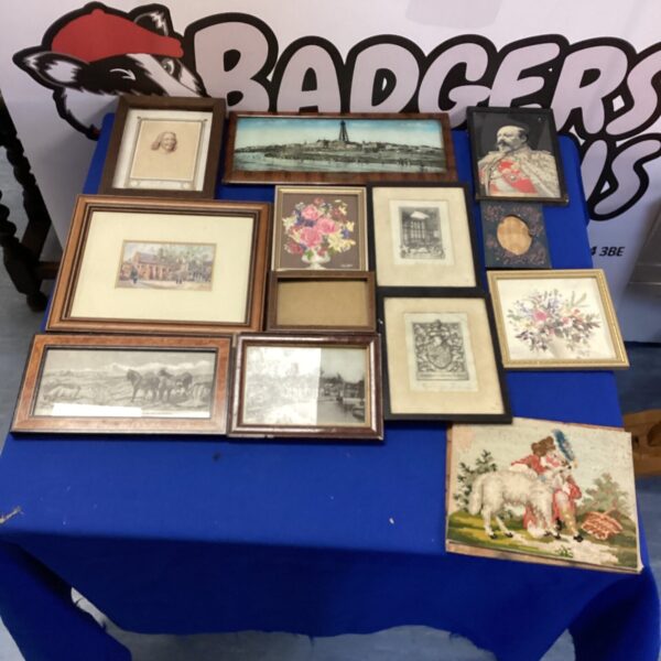 Mixed lot of vintage picture frames with varying designs and sizes.