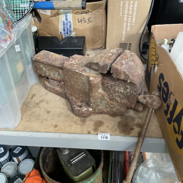 Vintage Record No23 bench vice for restoration project.