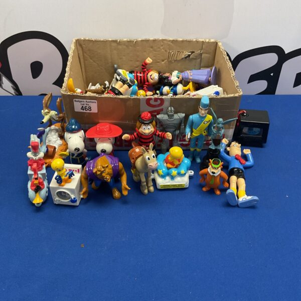 Assortment of vintage toys including Lucasfilm and Warner Bros characters.