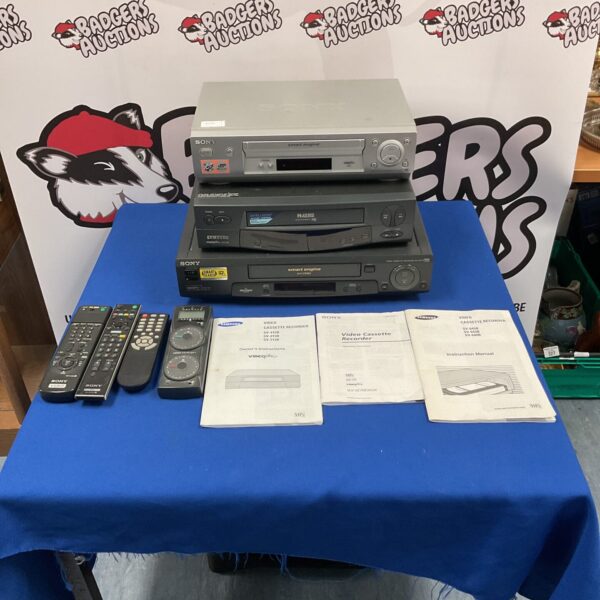 Lot of three vintage VCR players, Samsung and Sony models.