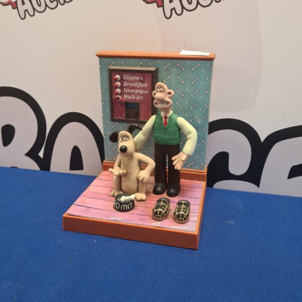 Retro Wesco Wallace And Gromit talking alarm clock, collectible character clock.