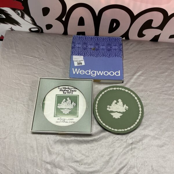 Vintage Wedgwood 1972 Mother’s Day commemorative porcelain plate.