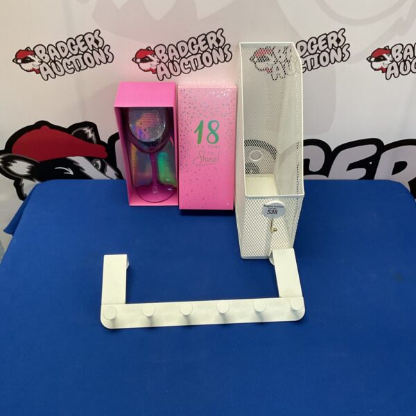 White mesh document holder with inspirational "It's Time to Shine" glass.