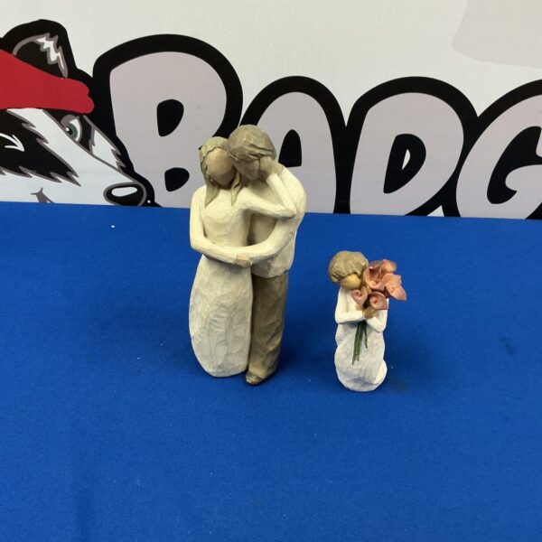 Pair of Willow Tree figurines depicting an intimate moment.