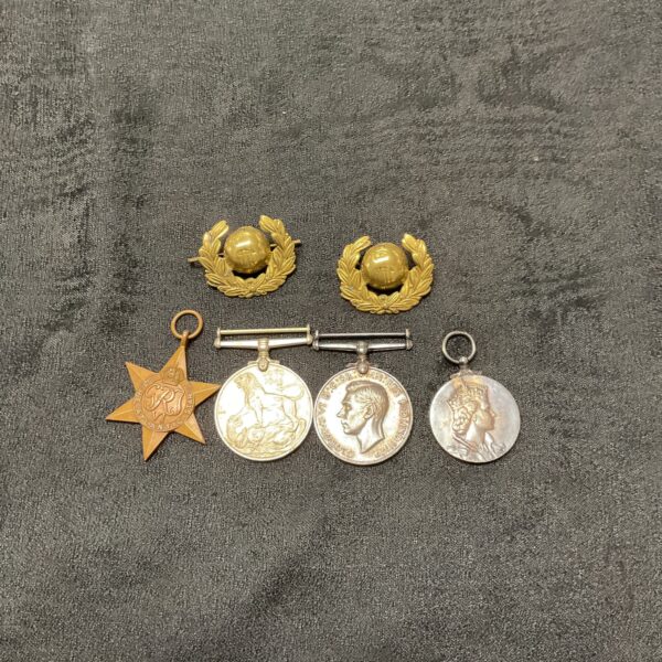 WWII medals and a pair of military collar badges lot for collectors.