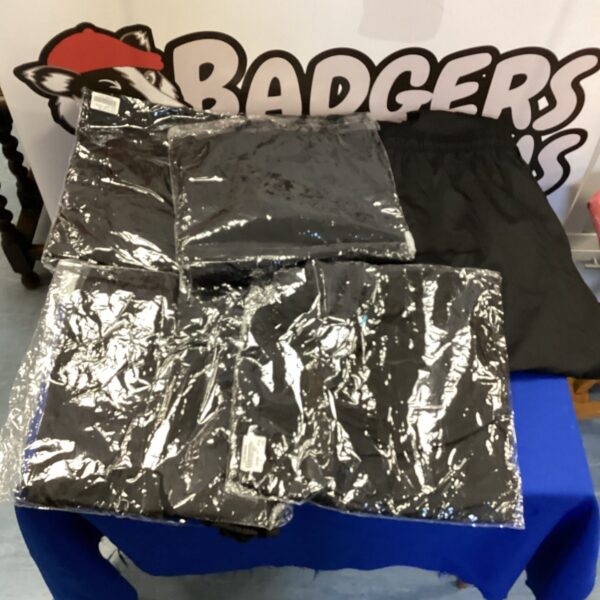 Lot of five new XXL combat trousers, ideal for outdoor use.