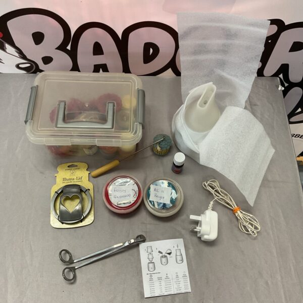 Yankee Candle diffuser kit components including glass vessel and oils.