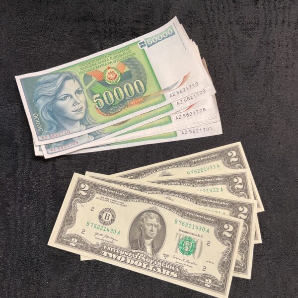 Mixed lot of Yugoslavian and US currency banknotes for collectors.